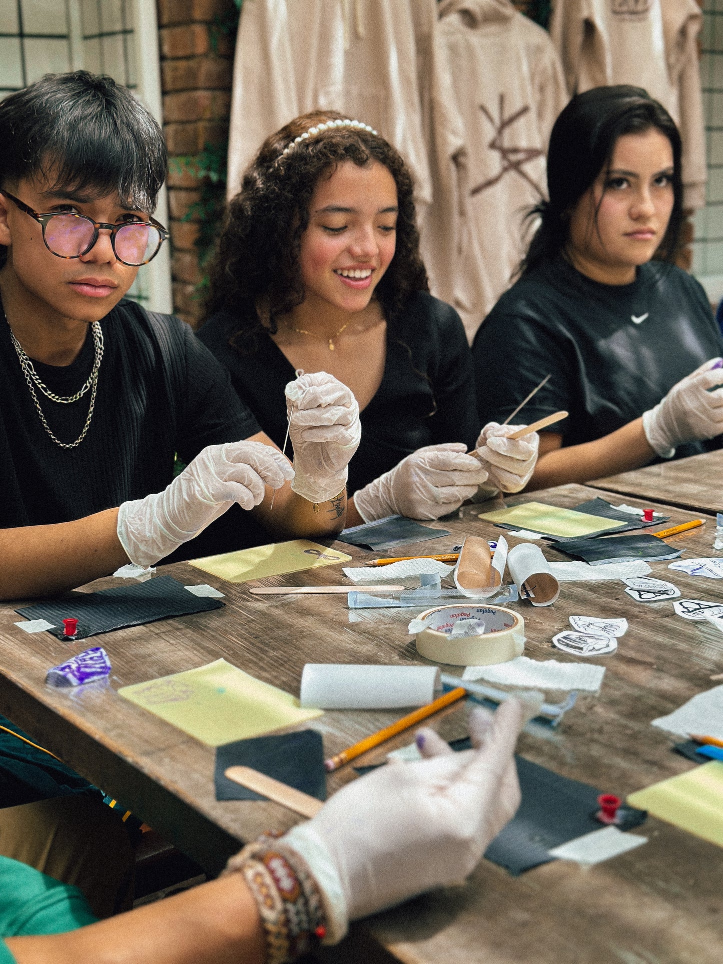 TALLER DE TATUAJE HANDPOKE